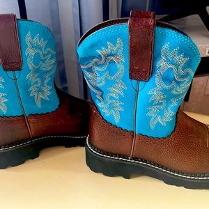 🥾 ARIAT BOOTS 🥾 NEVER worn! Size 7!